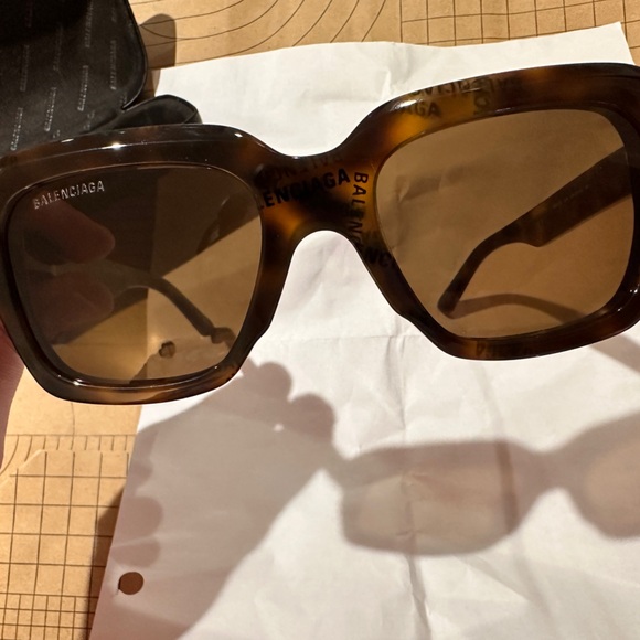 BNWT Balenciaga Sunglasses - Picture 1 of 6